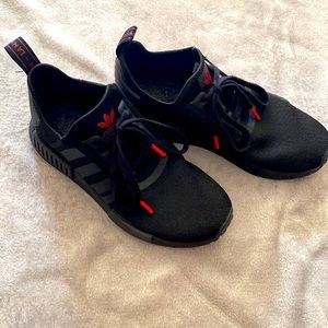 Women’s Adidas NMD R1 black shoes